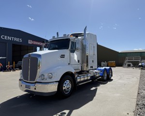 2016 Kenworth T609 additional thumbnail